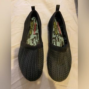 Sketchers Size 8 Sneakers Air-Cooled Memory Foam.